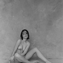  Nude