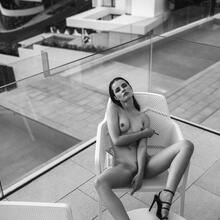  Nude