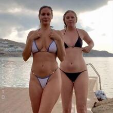  Nude