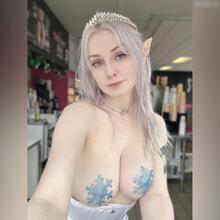  Nude