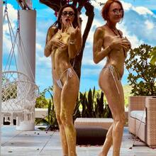  Nude