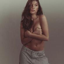  Nude