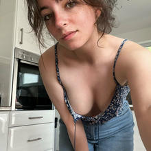  Nude
