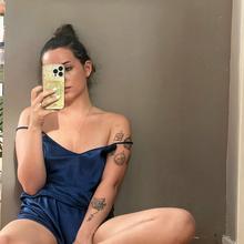  Nude