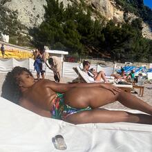  Nude