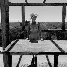  Nude
