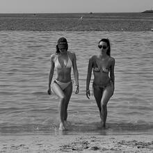  Nude