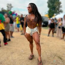  Nude