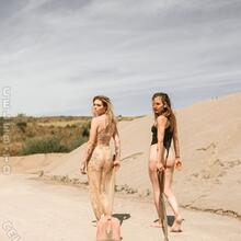  Nude