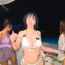  Nude