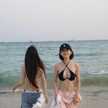  Nude