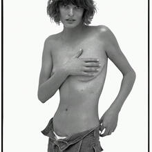  Nude