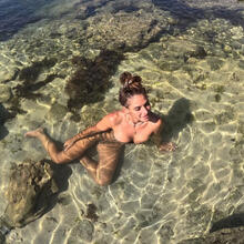  Nude