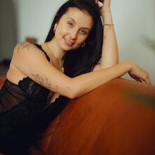  Nude