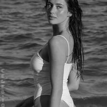  Nude