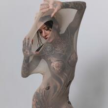  Nude