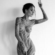  Nude