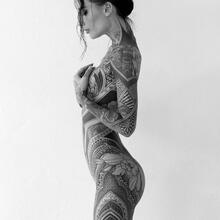  Nude