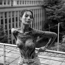  Nude