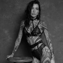  Nude
