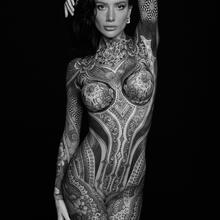  Nude