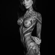  Nude
