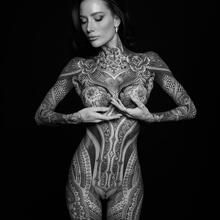  Nude
