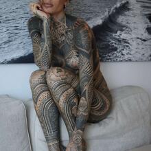  Nude