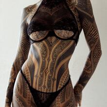  Nude