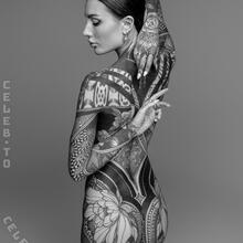  Nude