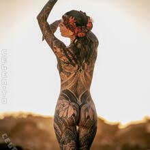 Nude
