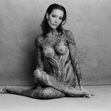  Nude