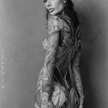  Nude