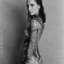  Nude