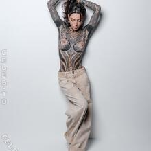  Nude