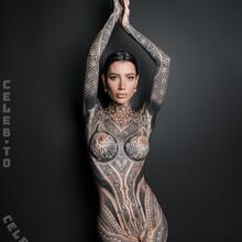  Nude