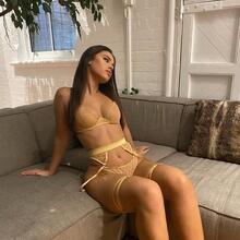  Nude