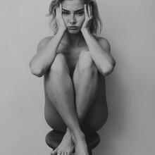  Nude