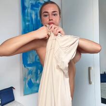  Nude