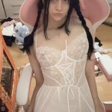  Nude