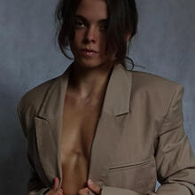 Nude