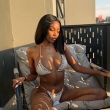  Nude