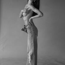  Nude