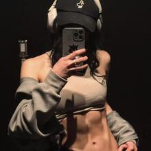  Nude