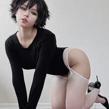  Nude