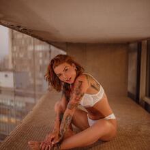  Nude