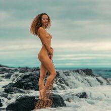  Nude