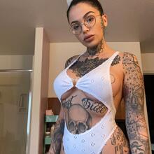  Nude