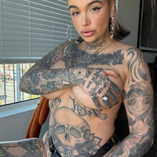  Nude