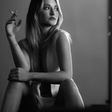  Nude
